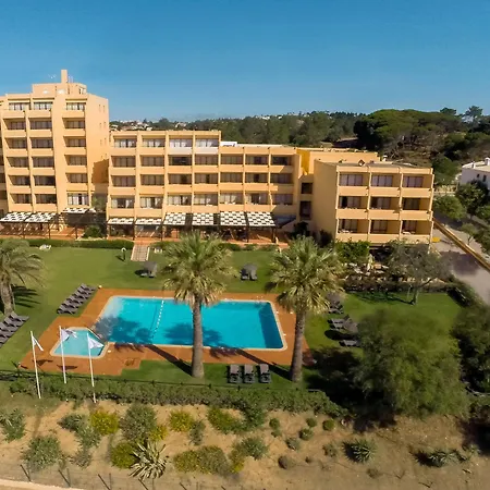 Dom Pedro Aparthotel 3*