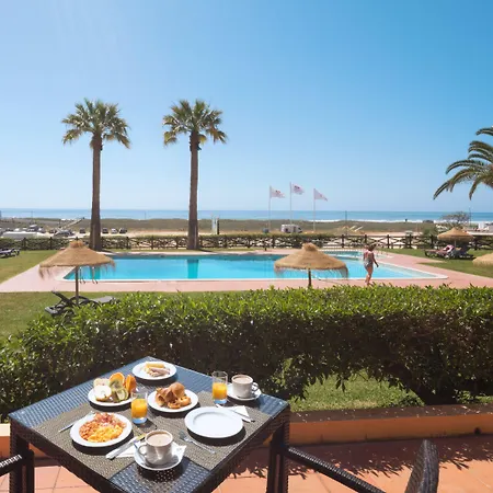 Meia Praia Lagos - Beach Club Apartments 3*