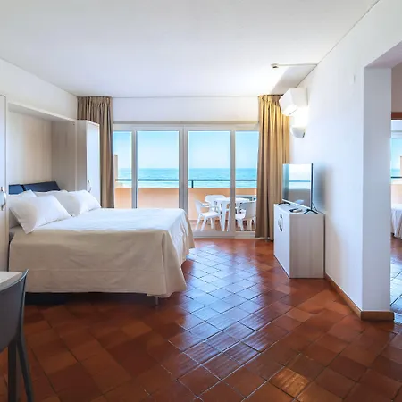Meia Praia Lagos - Beach Club Apartments 3*