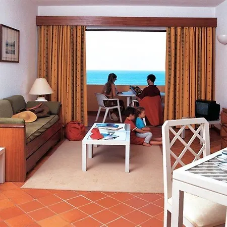 Meia Praia Lagos - Beach Club Apartments 3*