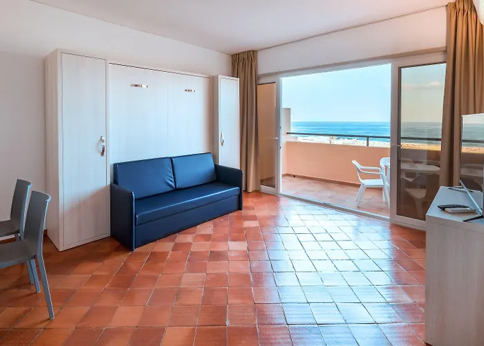 Dom Pedro Aparthotel 3*