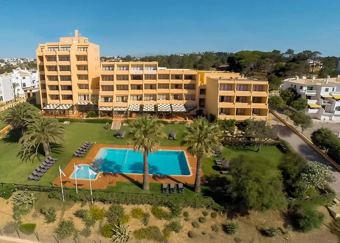 Dom Pedro Aparthotel 3*